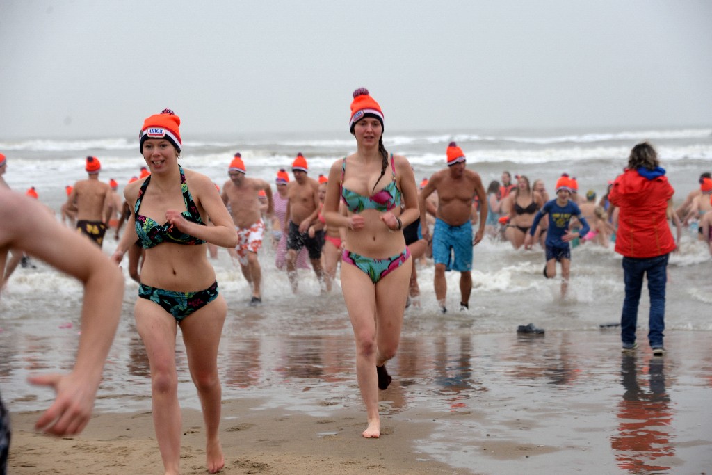 ../Images/Nieuwjaarsduik Nederzandt 2017 062.jpg